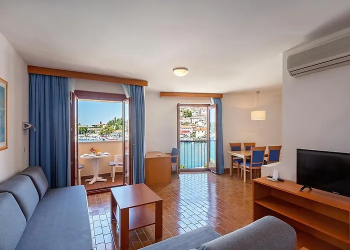 Maistra Select Riva 브르사르