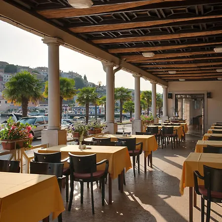 Maistra Select Riva Apartmán *